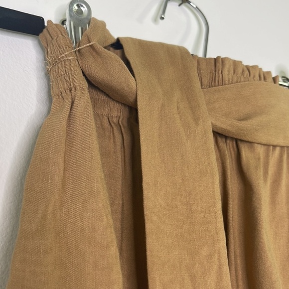 Alice and Olivia Linn Linen Belted Shorts.  NWOT size XS - Picture 4 of 7